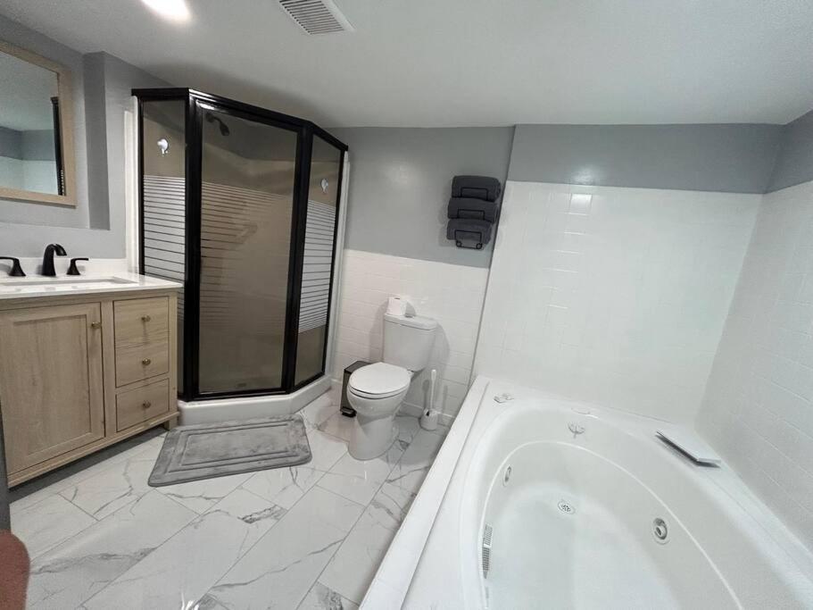 Comfy Lower Lvl Apt With Jetted Tub Near Uptown And Unc Charlotte Ngoại thất bức ảnh