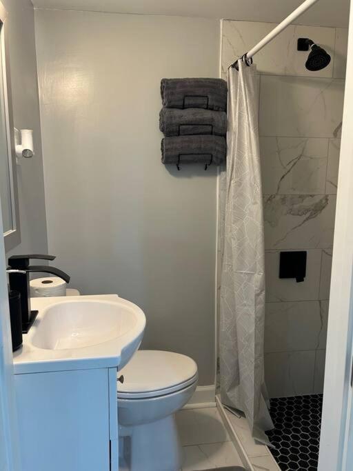 Comfy Lower Lvl Apt With Jetted Tub Near Uptown And Unc Charlotte Ngoại thất bức ảnh